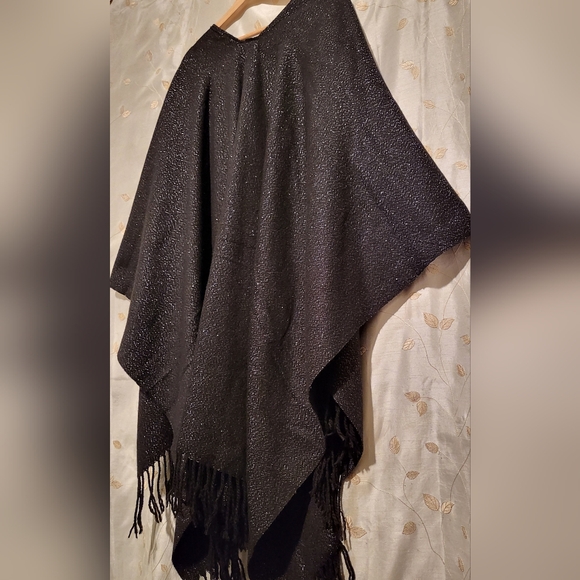Soft black & metallic shawl with fringe detail OSFA, NWOT - Picture 7 of 7